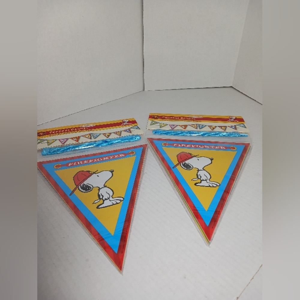 Peanuts Pennant Banner Double Sided Flags w Ribbons 10 Pack You Can Be Anything